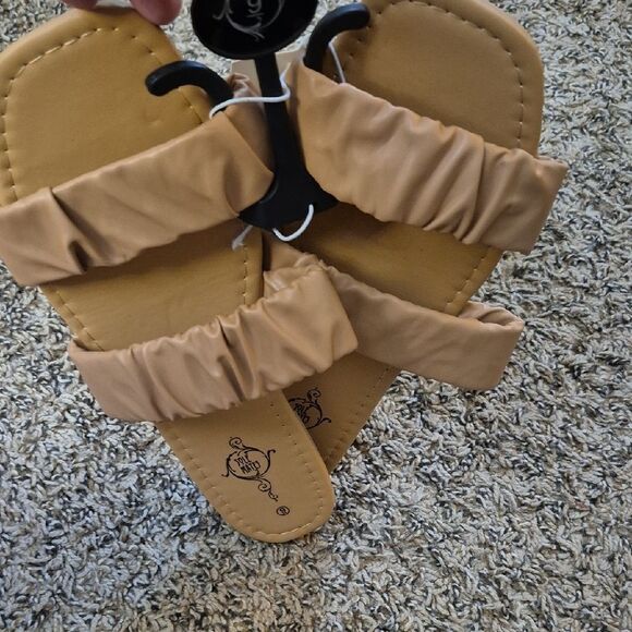 Tan Women's Double Strap Faux Leather Sandals sz 9 - Picture 8 of 8